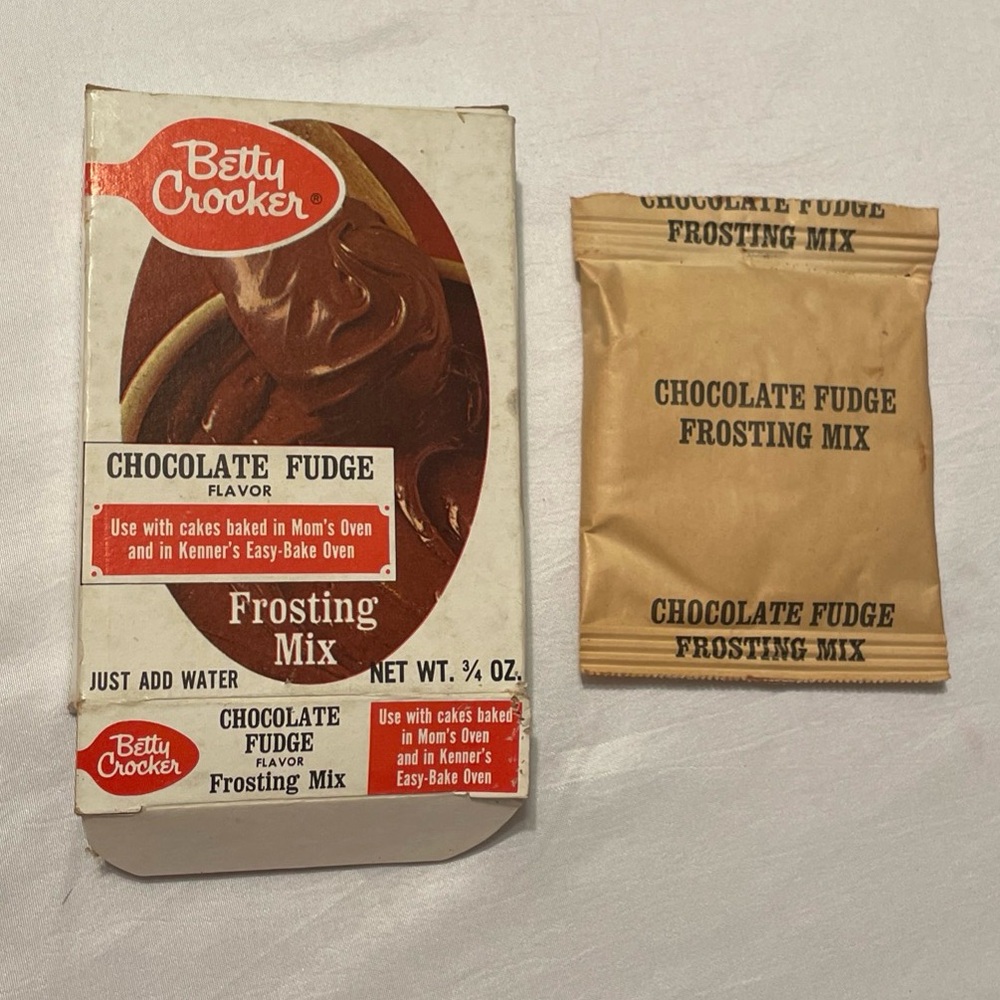 Vintage Betty Crocker Chocolate Fudge Frosting Mix 1970s Collectible Rare Find.